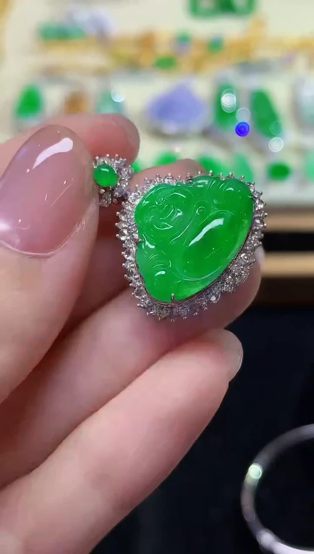 吊坠(不含链)18K金镶嵌翡翠多样性发其一