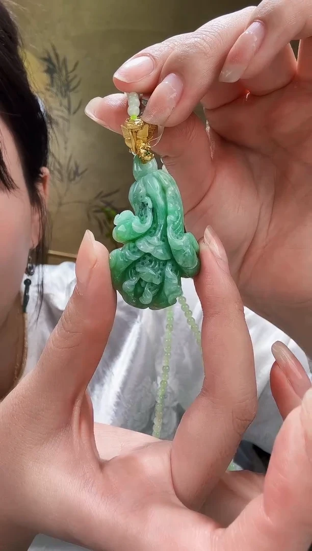 颈饰未镶嵌翡翠吊坠