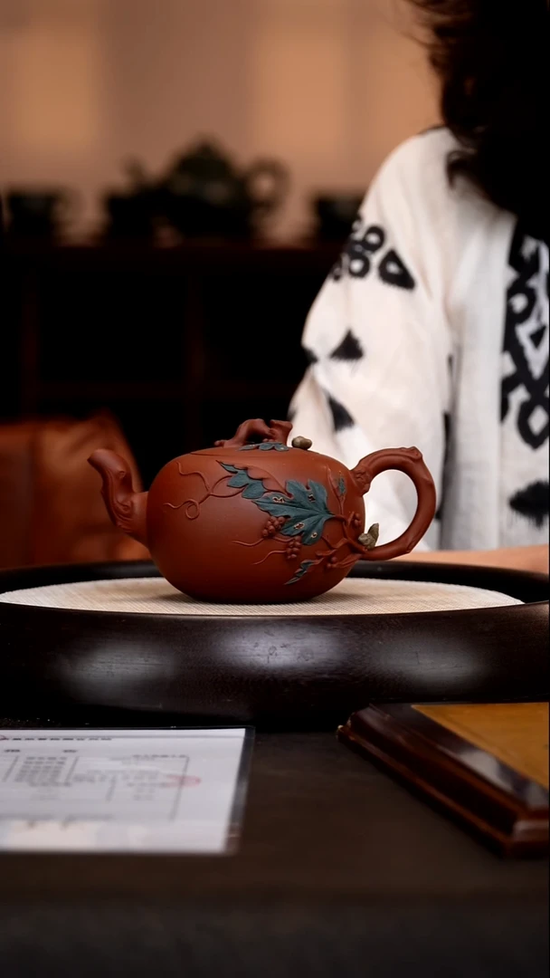 茶壶紫砂GHJ76松鼠葡萄清水泥350cc