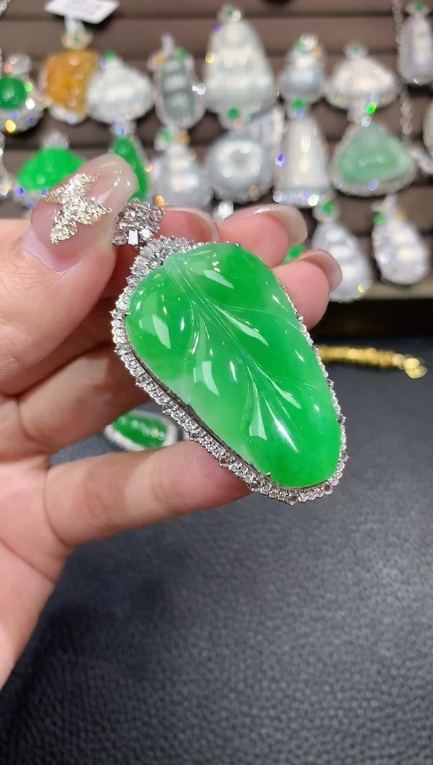 吊坠(不含链)18K金镶嵌翡翠C94