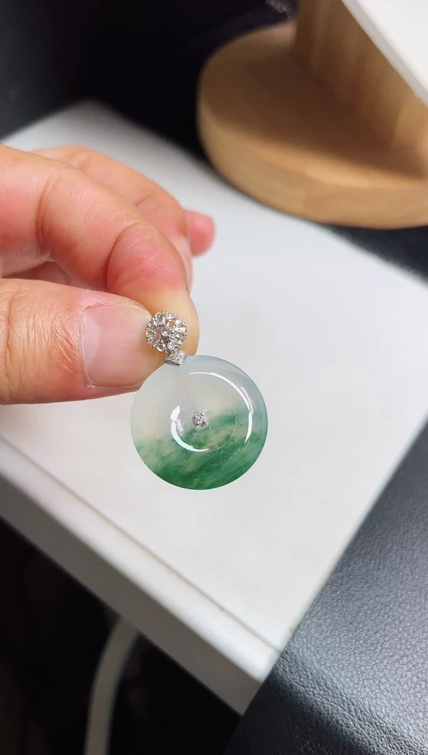 翡翠18K金镶嵌颈饰平安扣 尺寸 29.5   21.9   5.6mm