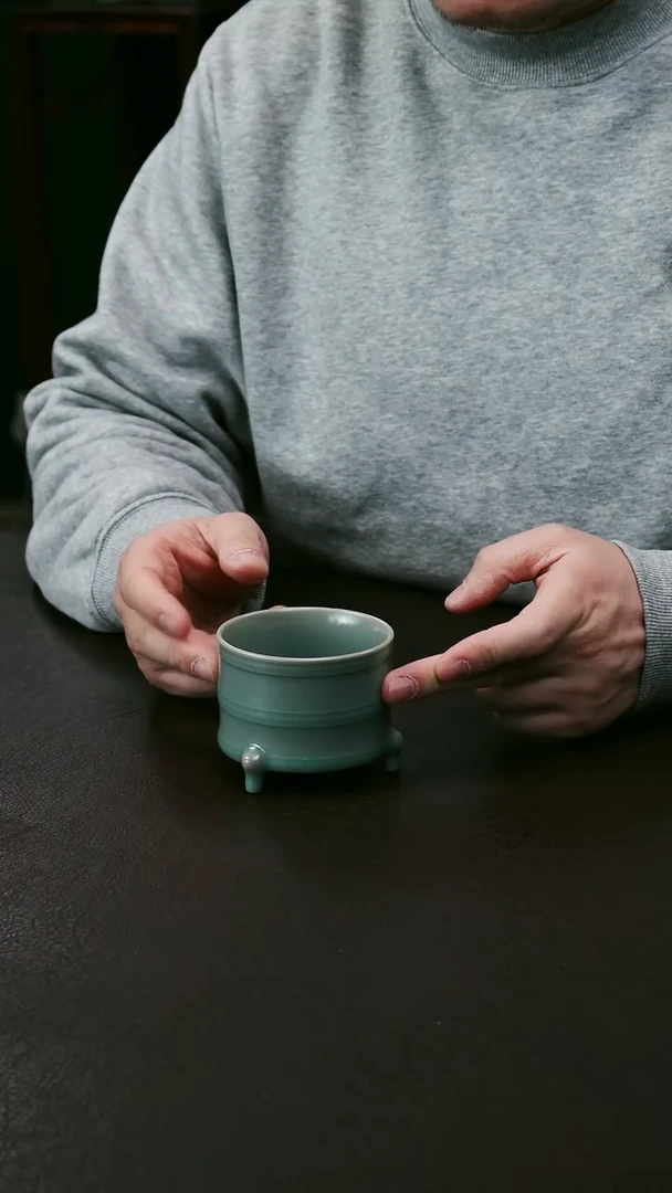 【闪购商品】其他汝官窑小号三足弦纹樽91