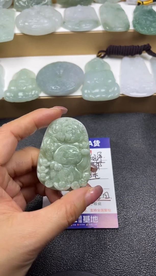 颈饰未镶嵌翡翠