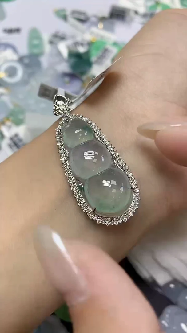 翡翠18K金镶嵌颈饰天然缅甸翡翠A货