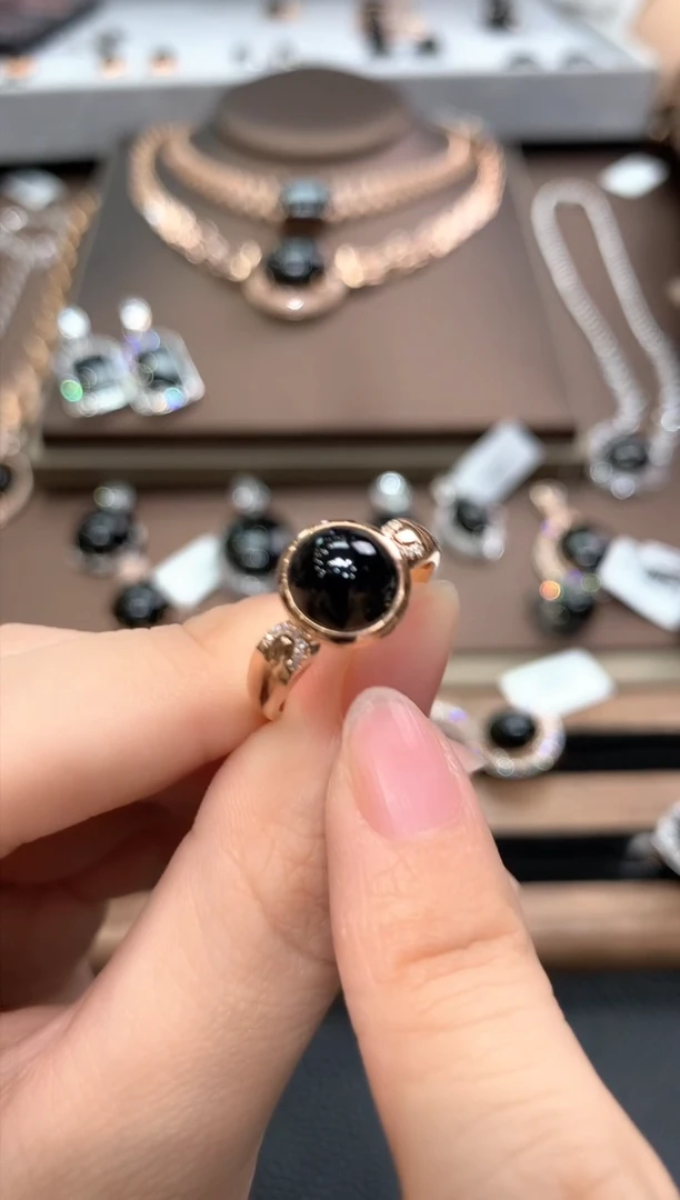 18K金镶嵌戒指翡翠x145