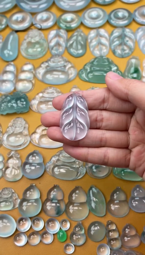 吊坠(不含链)未镶嵌翡翠26 叶子 34.6 21.5 4.7