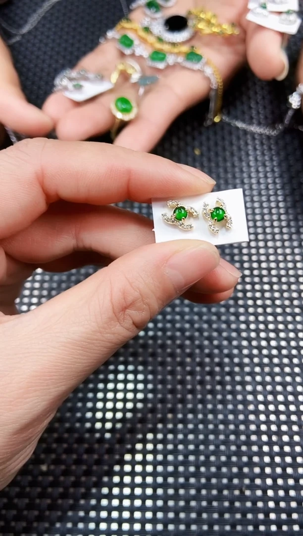 【闪购商品】翡翠耳饰未镶嵌111111111