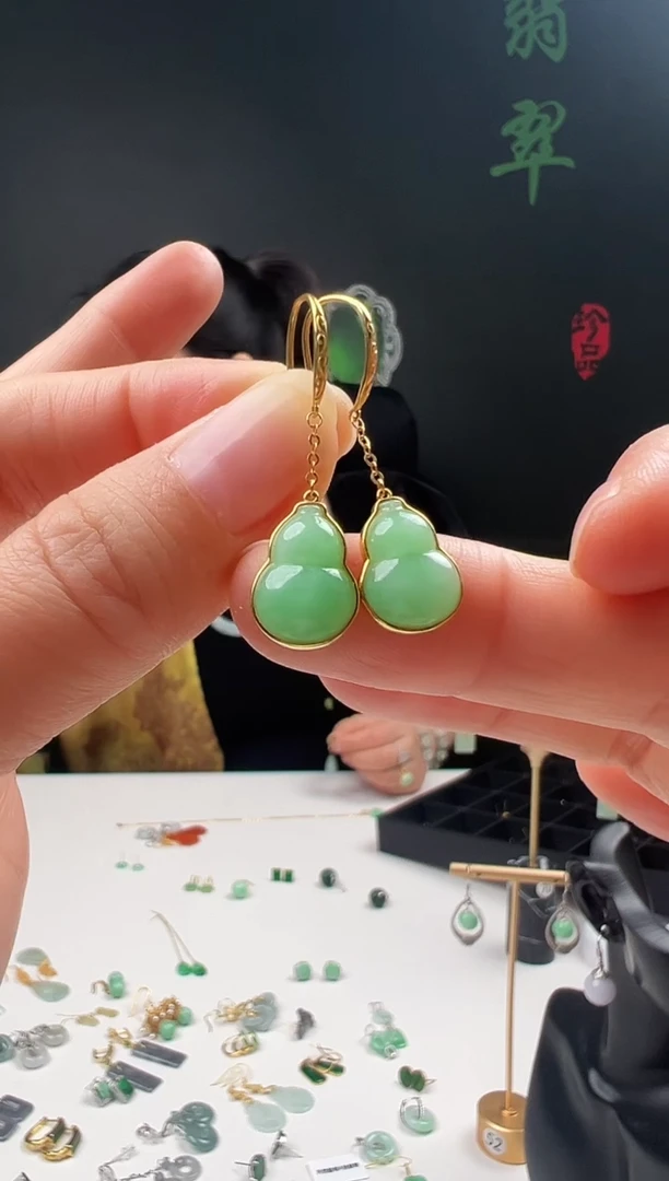 18K金镶嵌翡翠耳饰1