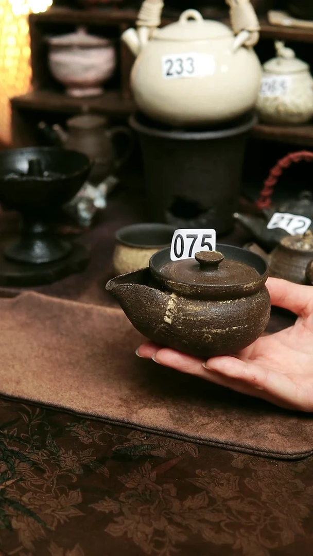紫砂全手工粉引宝瓶128毫升左右