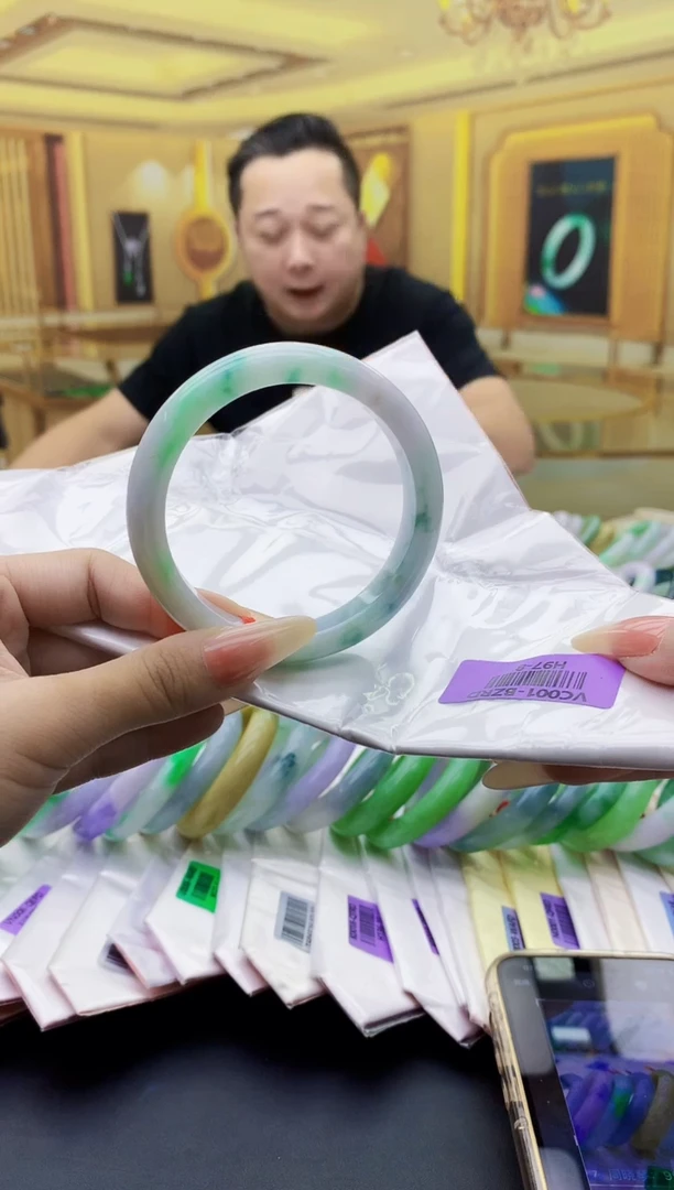 未镶嵌手镯翡翠小**呀   H97-8