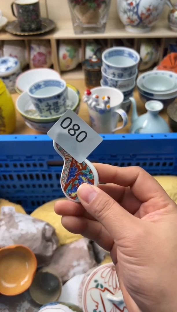 瓷片万**?