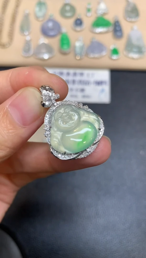 颈饰18K金镶嵌翡翠佛公【无服务费【48小时鉴赏期】