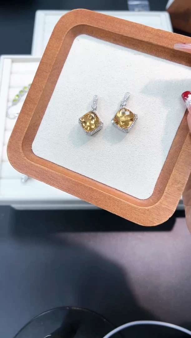 【闪购商品】黄晶吊坠(不含链)银S925镶嵌19l多样性发其一/1个