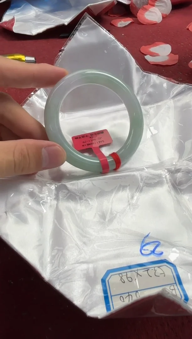 未镶嵌手镯（圆镯）翡翠翡翠手镯7