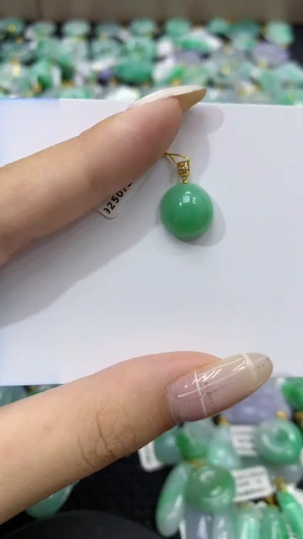 翡翠18K金镶嵌颈饰天然缅甸翡翠A货
