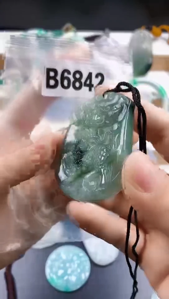 颈饰未镶嵌翡翠天然翡翠吊坠挂件