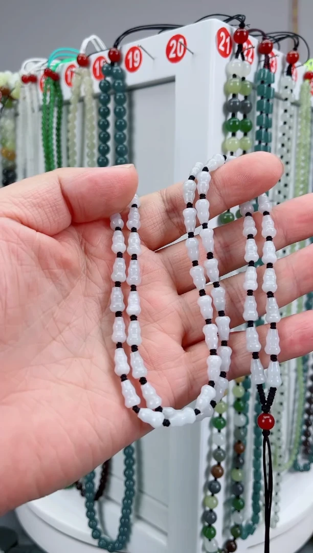 颈饰未镶嵌翡翠紫**蓝翡翠卡6左右打结款