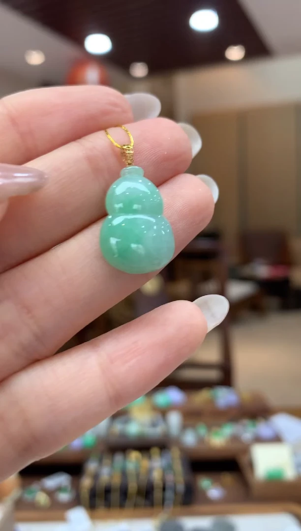 吊坠(不含链)18K金镶嵌翡翠葫芦