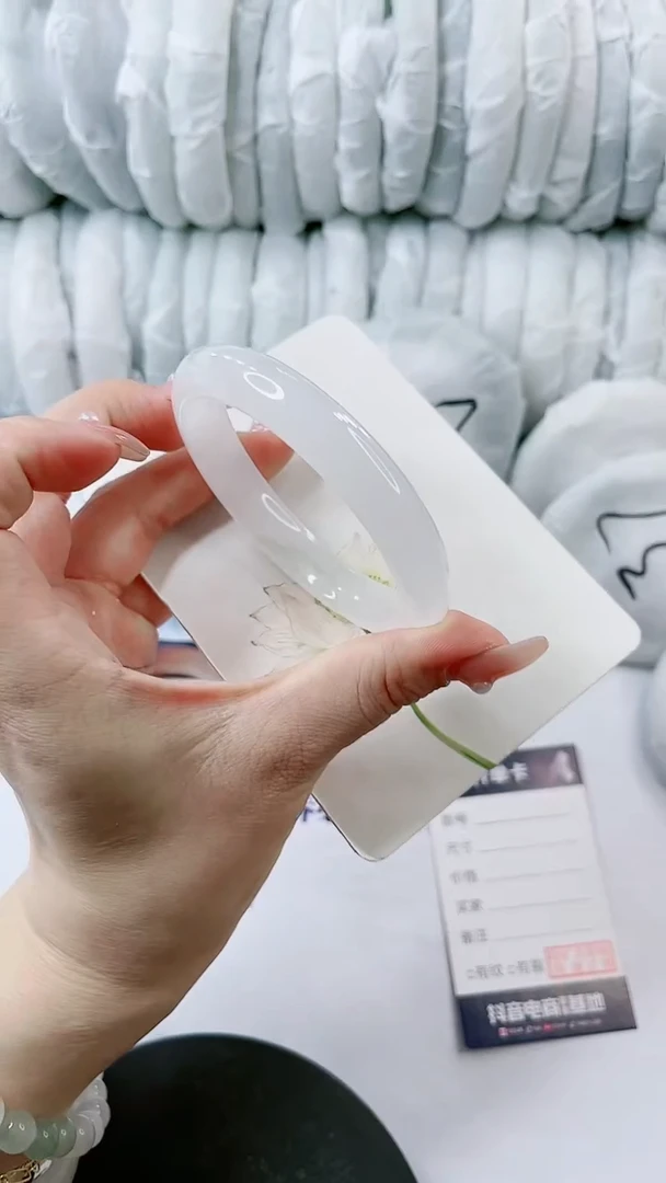 【闪购商品】石英质玉手镯未镶嵌0682780352-多样性发货