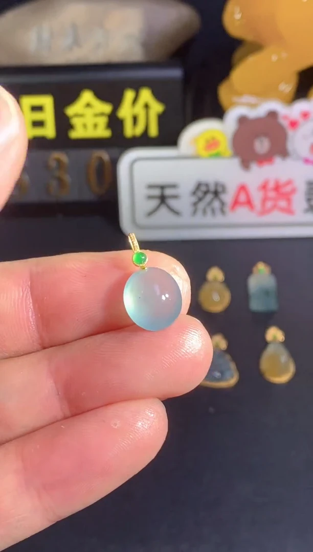 颈饰18K金镶嵌翡翠