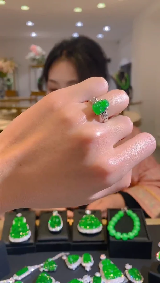 银S925镶嵌戒指翡翠翡翠a货多样性发