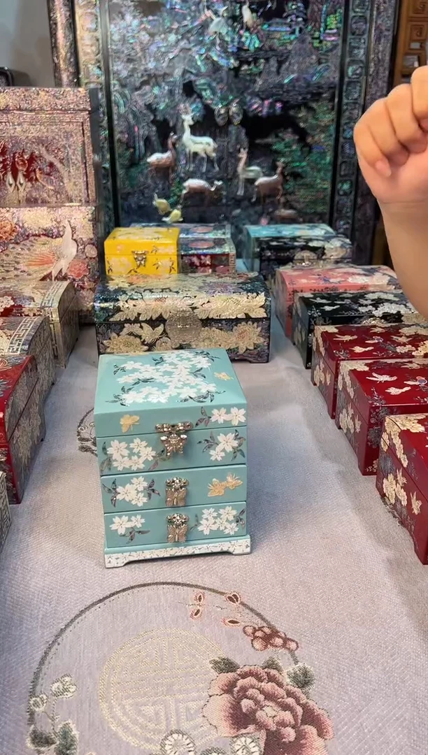 三层樱花全贝底·弘贝雅螺钿漆器文化馆