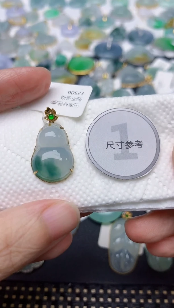 颈饰18K金镶嵌翡翠天然缅甸A货翡翠