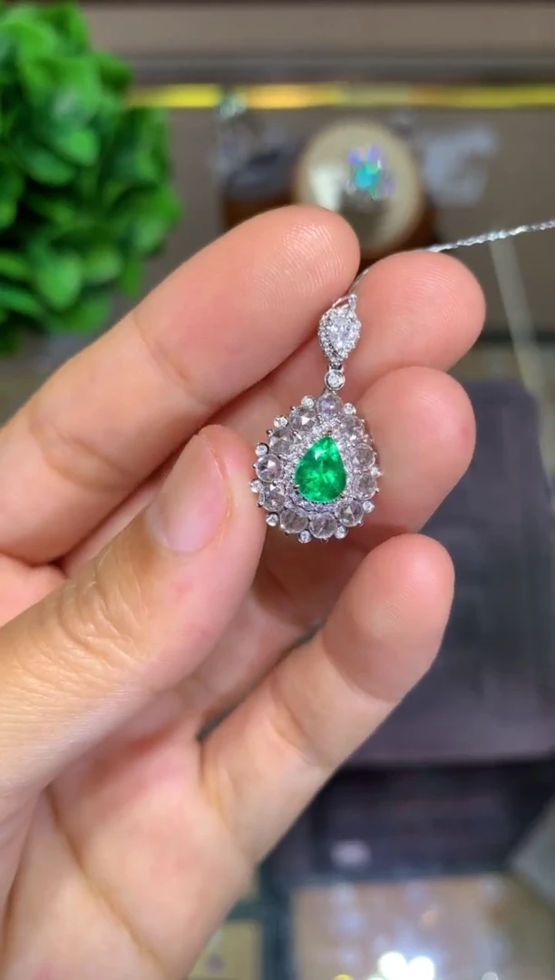 吊坠(不含链)18K金镶嵌祖母绿吊坠111