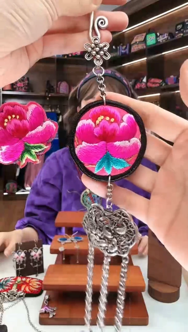 【闪购商品】织绣L18蚩梦苗族古绣