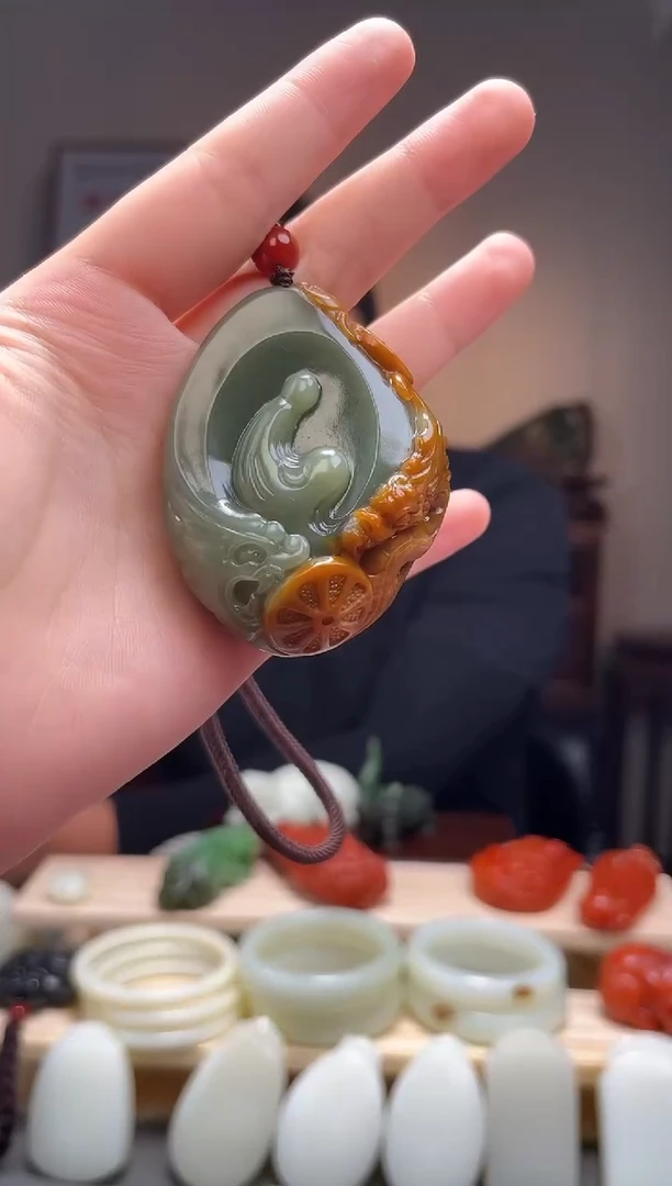 颈饰未镶嵌和田玉风**酒吊坠