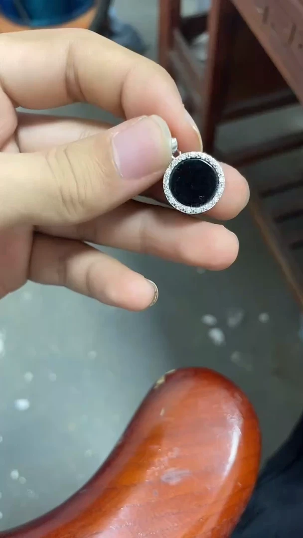 颈饰银S925镶嵌翡翠圆牌墨翠吊坠多样性发一