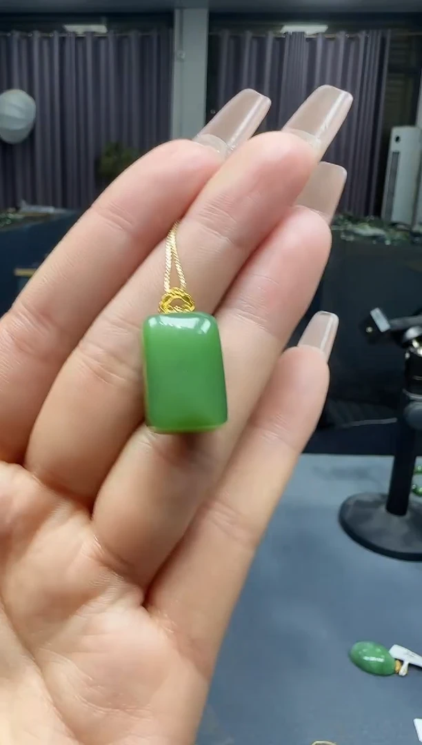 【闪购商品】和田玉挂件18K金镶嵌1