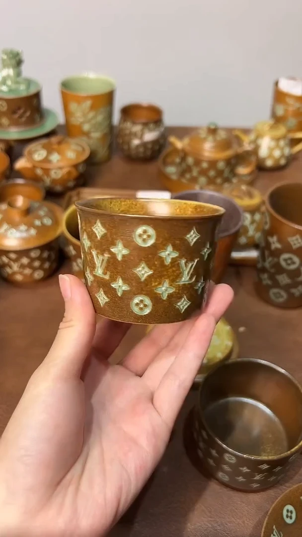 T*m龙泉窑老花中号冰桶杯