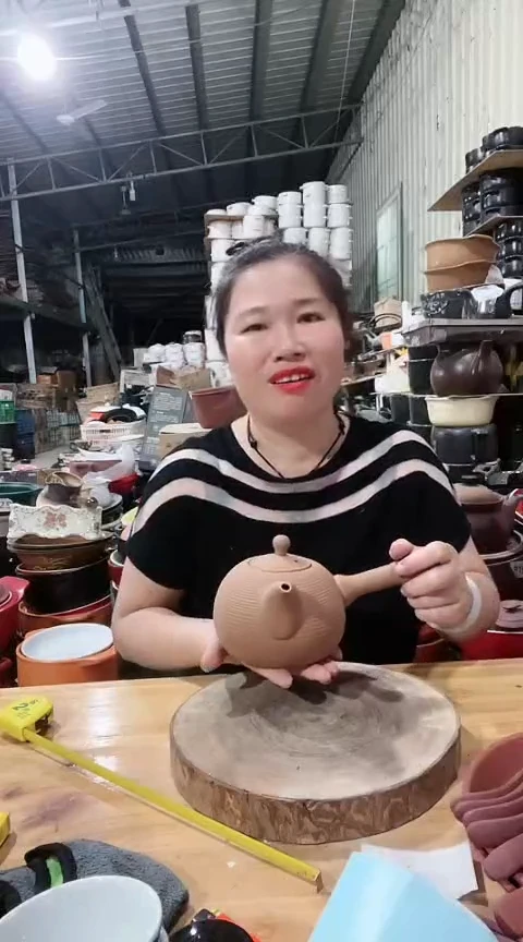 瑕疵螺纹手把壶一个