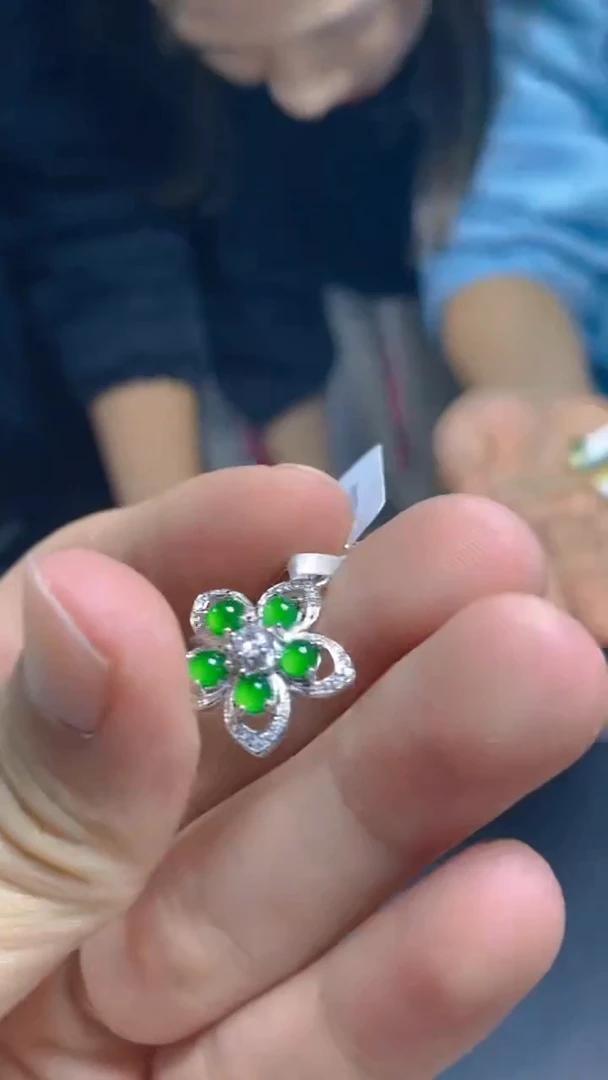 【闪购商品】翡翠吊坠(赠链)未镶嵌0766564564多样性发一