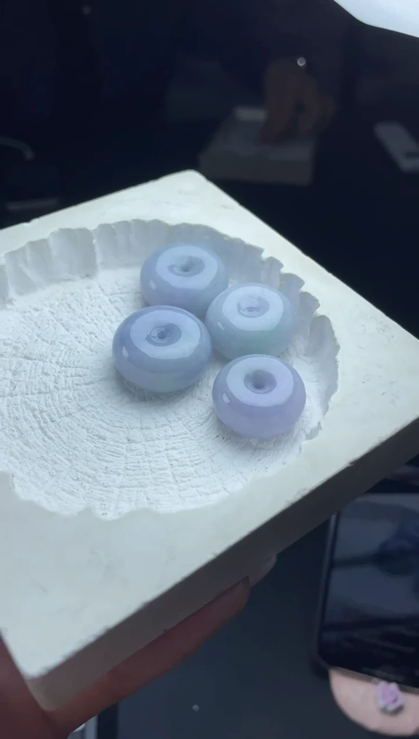 【星星推荐】天然翡翠面包扣吊坠@DDH82098/多样性发一件