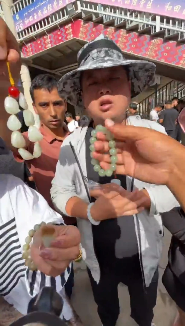 未镶嵌和田玉（糖玉）挂件和田玉