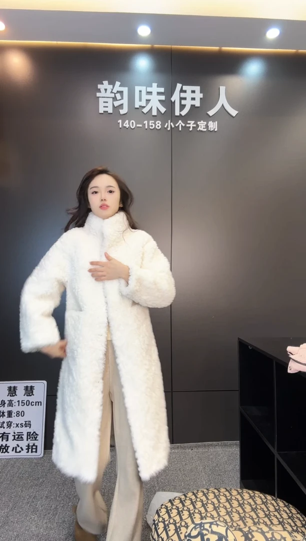 94号白色长款毛茸茸外套xs
