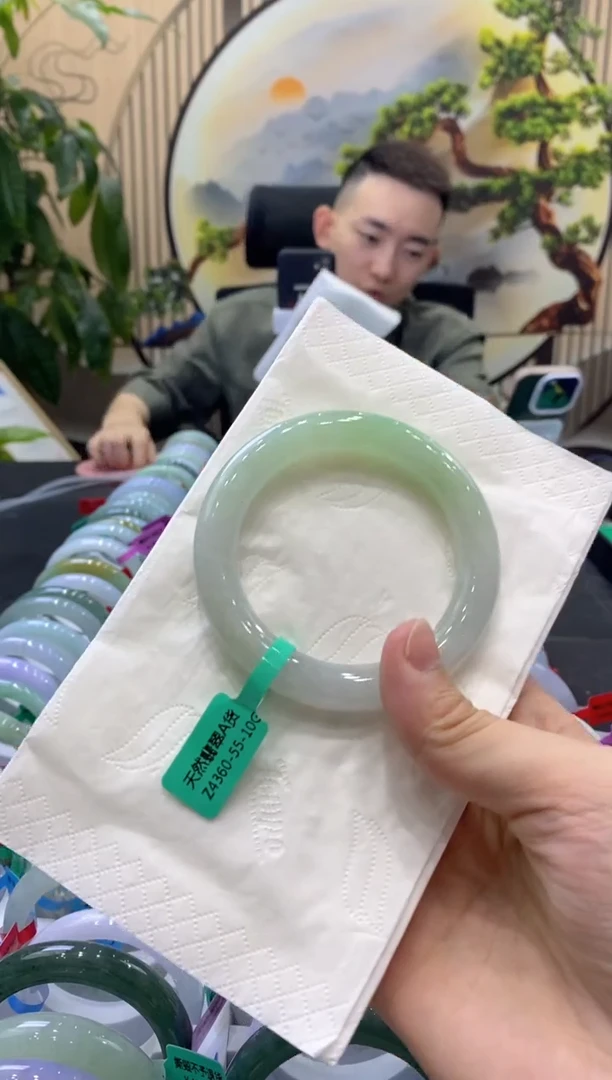 翡翠手镯未镶嵌6351