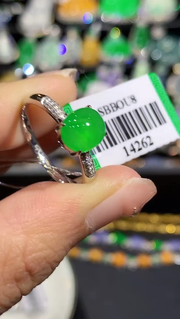 18K金镶嵌戒指翡翠小****）多样性发其一