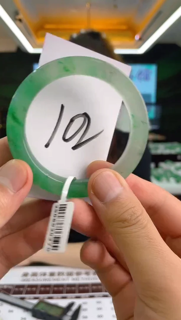 石英质玉（非洲翠）手镯未镶嵌天然冰飘花