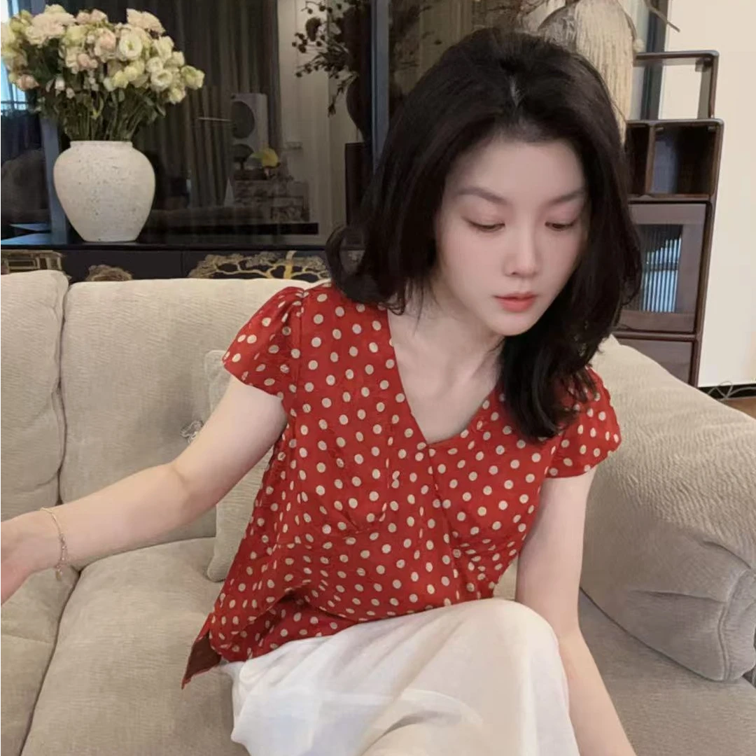 【悦悦专属】复古港风红色波点V 领小飞袖短袖上衣Y623