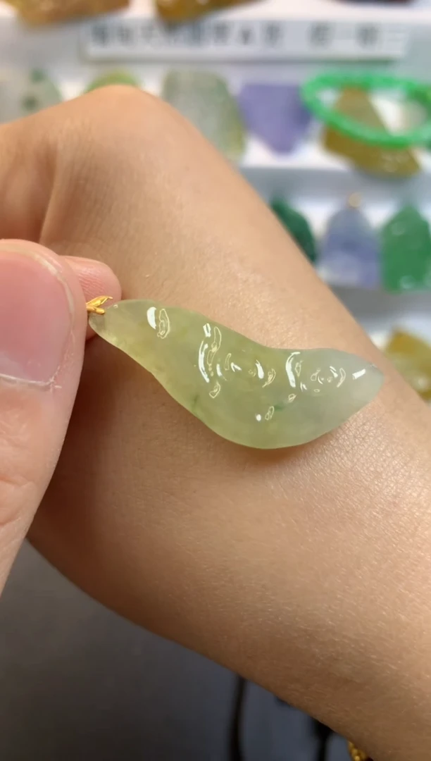 颈饰未镶嵌翡翠