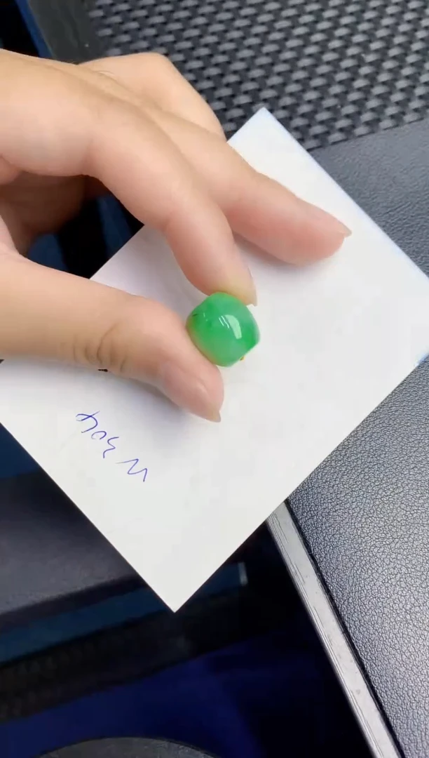 翡翠未镶嵌颈饰000000000