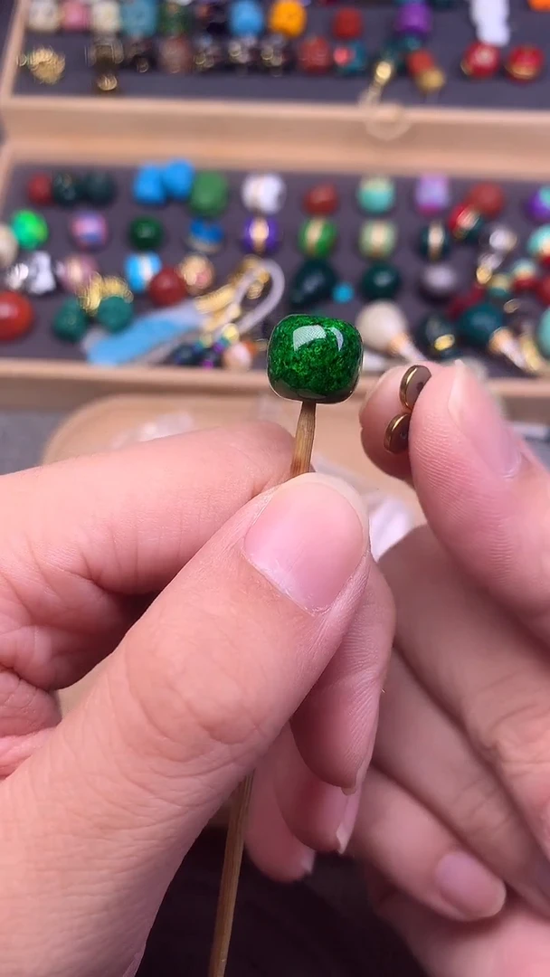 颈饰琉璃绿老型卡12mm 单个发