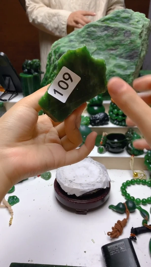 未镶嵌和田玉（碧玉）珠宝半成品1