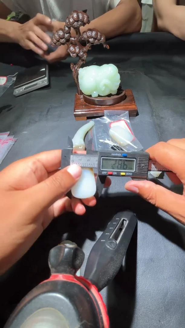 和田玉（糖玉）未镶嵌挂件沁****司和田玉平安无事牌