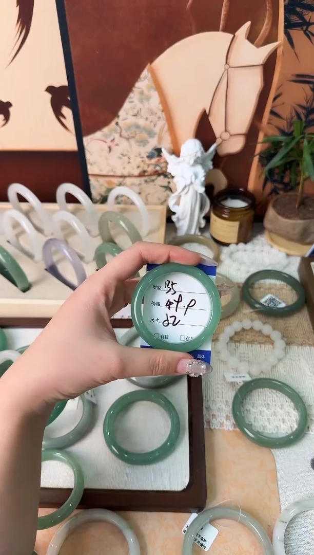 未镶嵌手镯石英质玉135