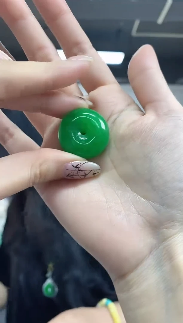 【闪购商品】翡翠吊坠(不含链)未镶嵌多样性发其一颜色微差