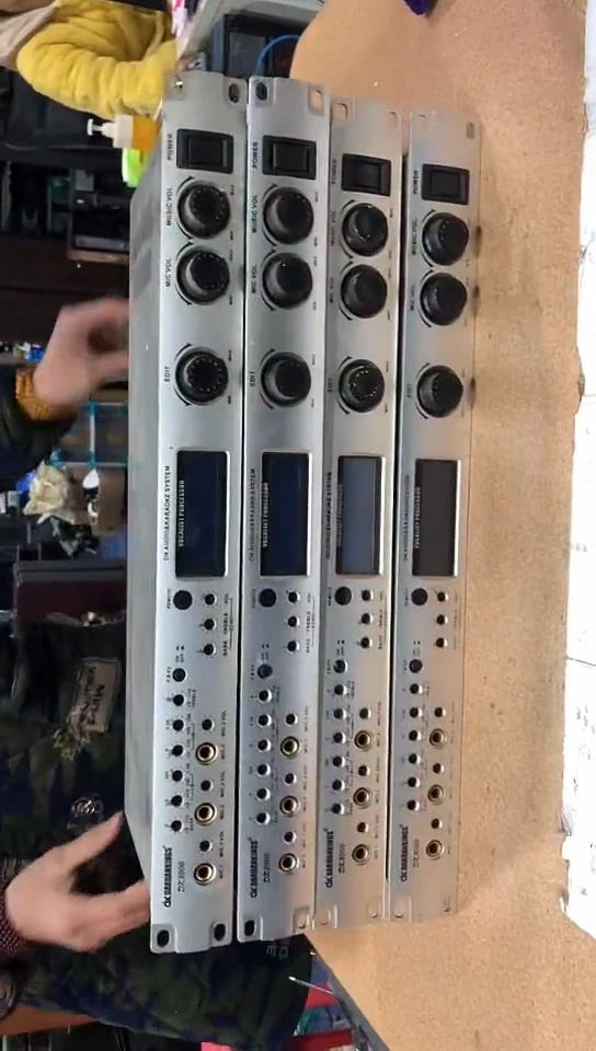 8新DK效果器一台，随机发货，坏的